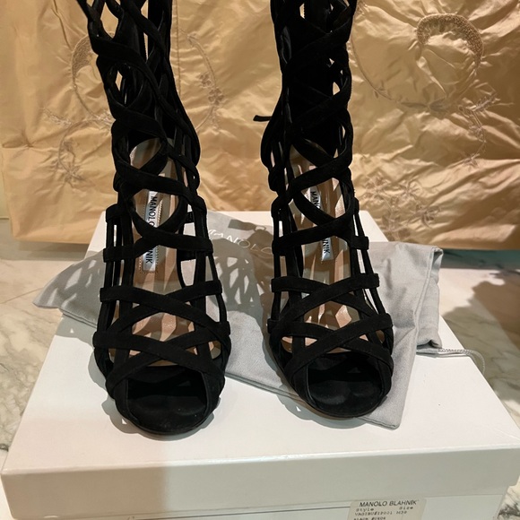 Manolo Blahnik Cut out booties - Picture 2 of 7